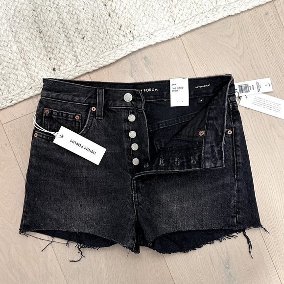 NWT ARITZIA DENIM FORUM YOKO SHORTS BLACK Sz 24 - Picture 1 of 3